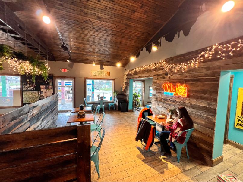 Dining area Cafe Cream and Mylo's